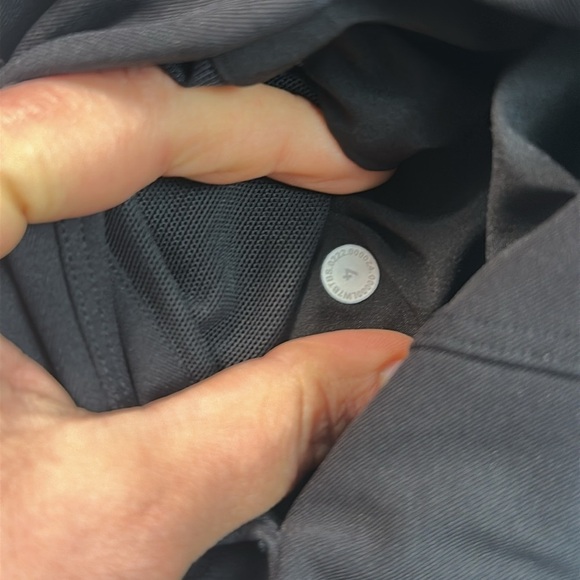 Lululemon Stretch Luxtreme High-Rise Short 3.5" Black - Picture 5 of 6